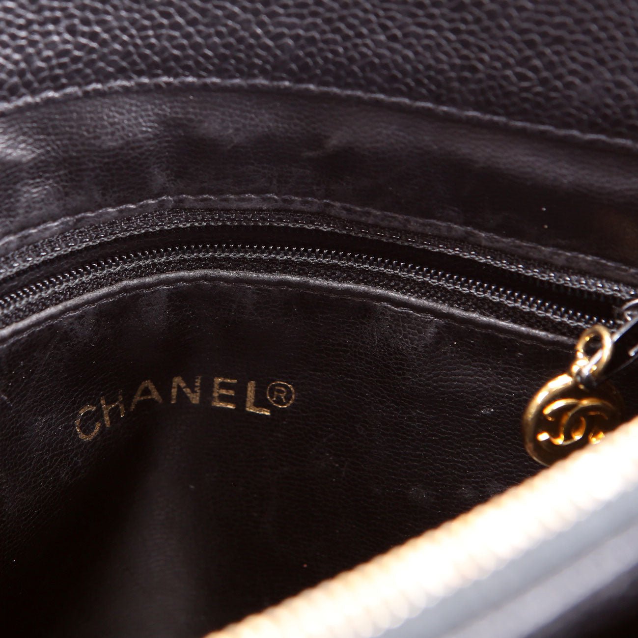 Chanel Timeless CC Tote 2M Black and Gold product image 13